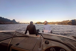Tour en barco privado por los 6 puentes (1 hora y 30 minutos, hasta 6 personas, opción al atardecer)