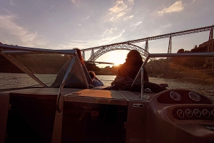 Tour en barco privado por los 6 puentes (1 hora y 30 minutos, hasta 6 personas, opción al atardecer)