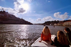 Tour en barco privado por los 6 puentes (1 hora y 30 minutos, hasta 6 personas, opción al atardecer)