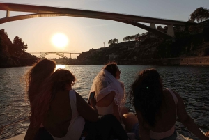 Yksityinen venekierros Pte D:hen Luís 1h, jopa 6px Sunset-vaihtoehto