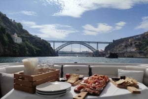 Excursion en bateau privé pour 2 personnes avec dégustation à Porto - option soleil