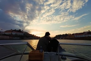 Excursion en bateau privé pour 2 personnes avec dégustation à Porto - option soleil