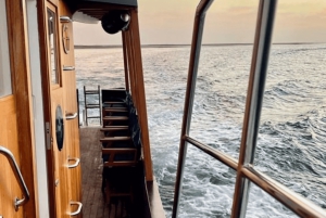 Privat tur på Dourofloden med en träyacht från 1930-talet