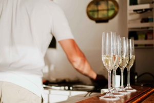 Privat tur på Dourofloden med en träyacht från 1930-talet