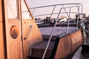 Privat tur på Dourofloden med en träyacht från 1930-talet