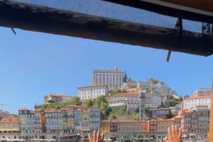 Privat tur på Dourofloden med en träyacht från 1930-talet