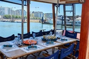 Navega por el río Duero en un yate de madera de los años 30