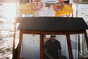 Navega por el río Duero en un yate de madera de los años 30