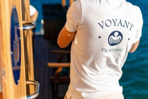 Navega por el río Duero en un yate de madera de los años 30