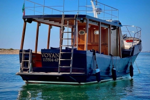 Navega por el río Duero en un yate de madera de los años 30