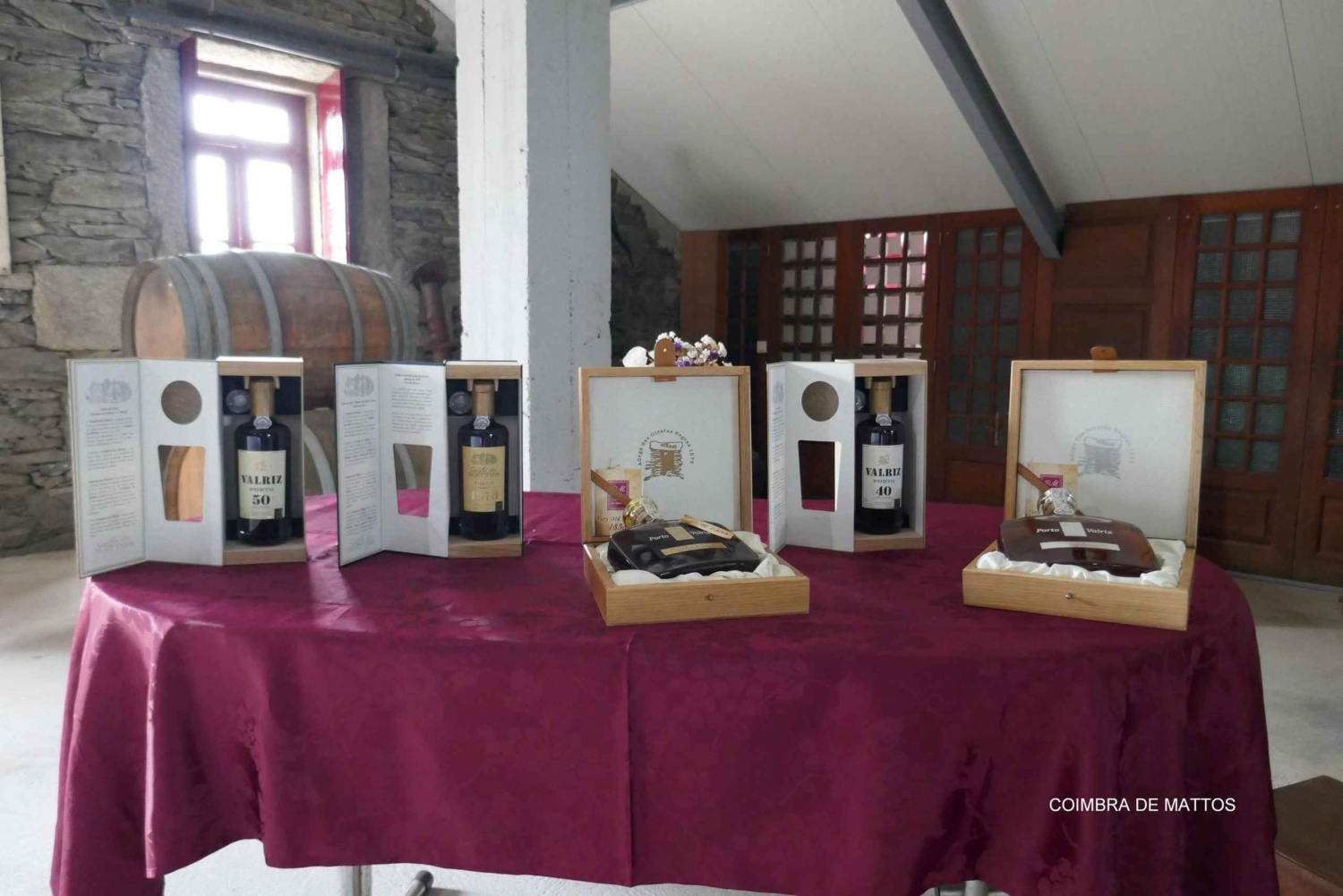 Régua: Vinprovning på en gård, traditionell lunch, kryssning och tåg