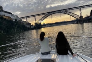 ポルトのドウロ川を巡る6つの橋のヨットクルーズ