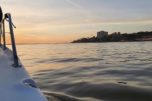 Porto: Bootsfahrt bei Sonnenuntergang oder tagsüber mit Begrüßungsgetränk