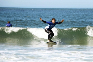 Porto: lezioni di surf con trasferimento alla Porto Surf School