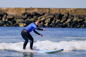 Porto: lezioni di surf con trasferimento alla Porto Surf School