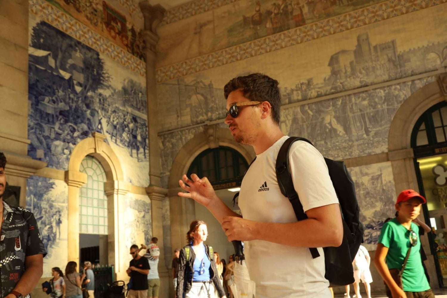 ポルトの魂：フードとワインの試飲付きウォーキングツアー