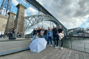 ポルトの魂：フードとワインの試飲付きウォーキングツアー