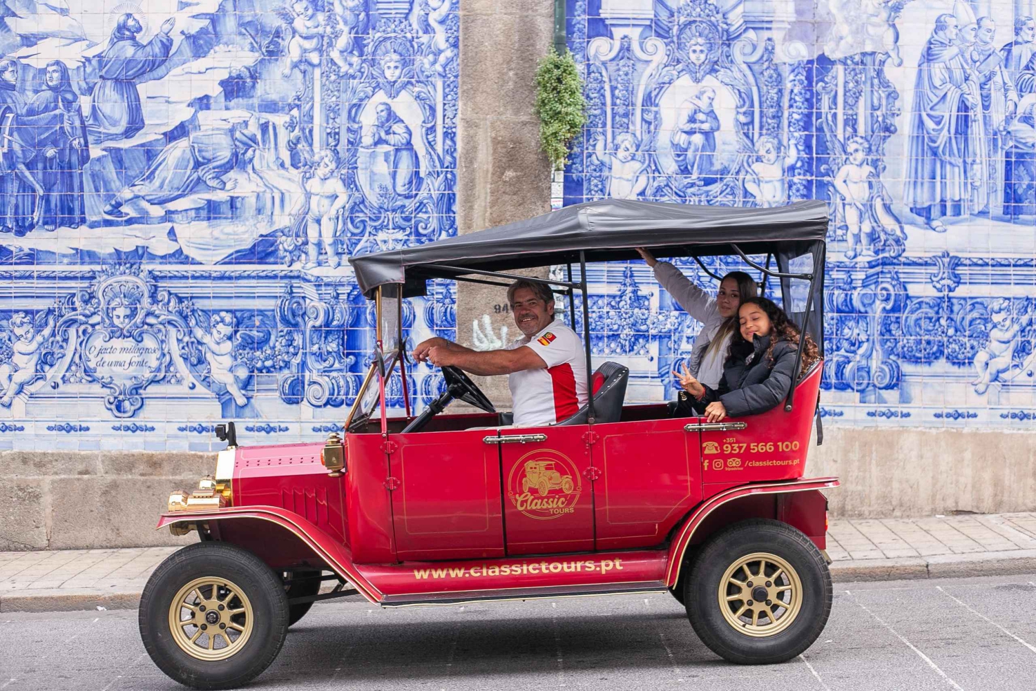 Visita Oporto: Coche Clásico + Brindis con Vino de Oporto