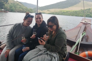 Zachód słońca w Dolinie Douro: wizyta w winnicy i 1-godzinny rejs wycieczkowy