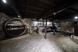 ヴィーニョ・ヴェルデ - ワインテイスティングと送迎付き