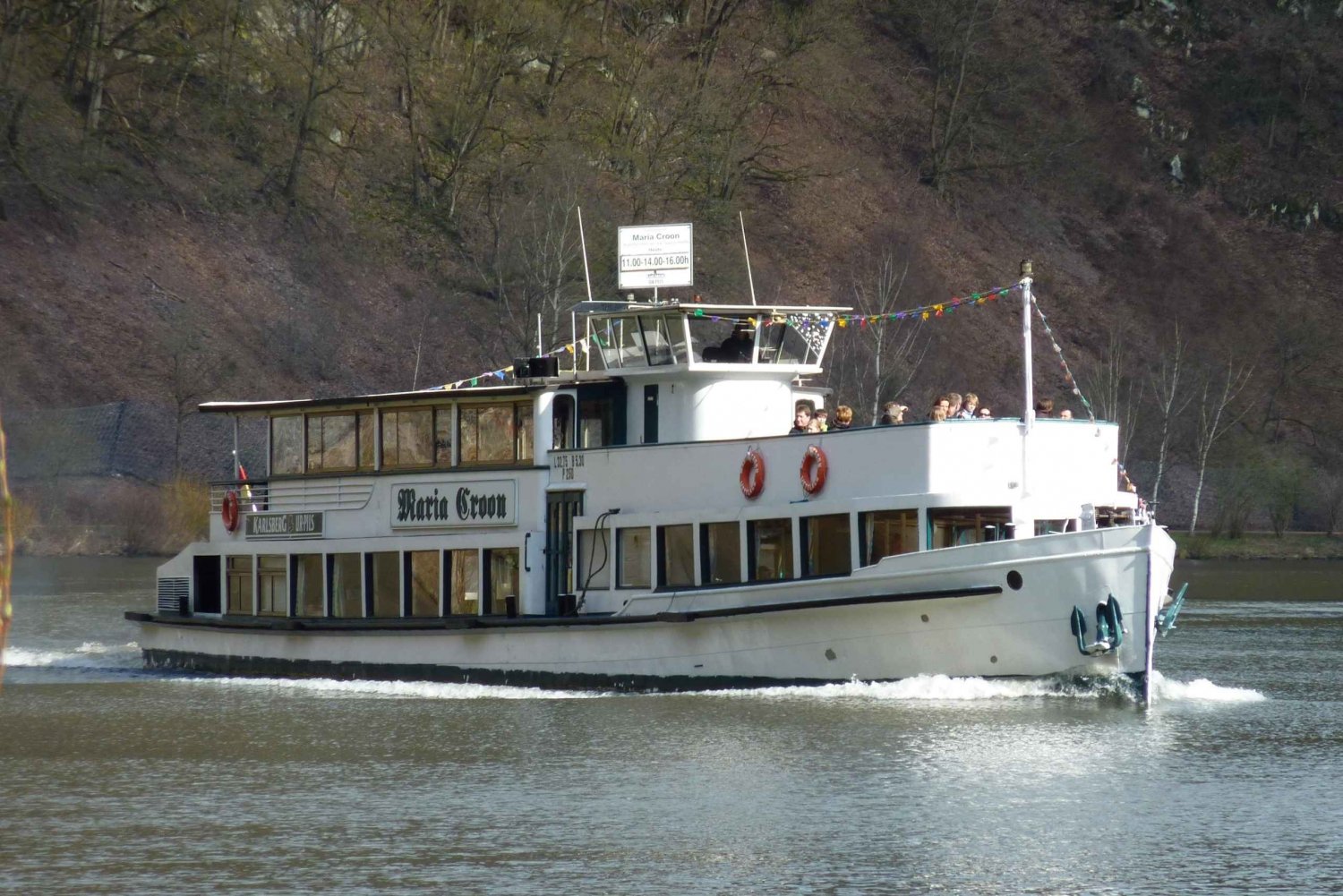 1 Stunde Bootsfahrt mit duftendem Kaffee und hausgemachtem Strudel