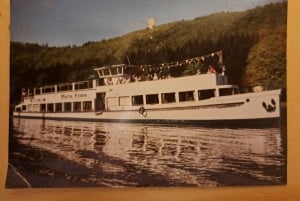 Prague: 2-Hour Historic Boat Cruise with Delicious Lunch