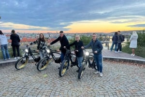 Praga Viewpoints & Historical Ebike Tour