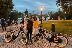 Praga Viewpoints & Historical Ebike Tour