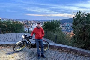 Praga Viewpoints & Historical Ebike Tour