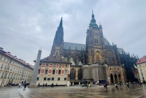 Complete Prague Castle Tour in Spanish. Entrance Fees Included