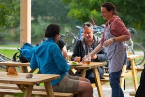 Wiejska wycieczka rowerowa z Pragi do zamku Karlstejn