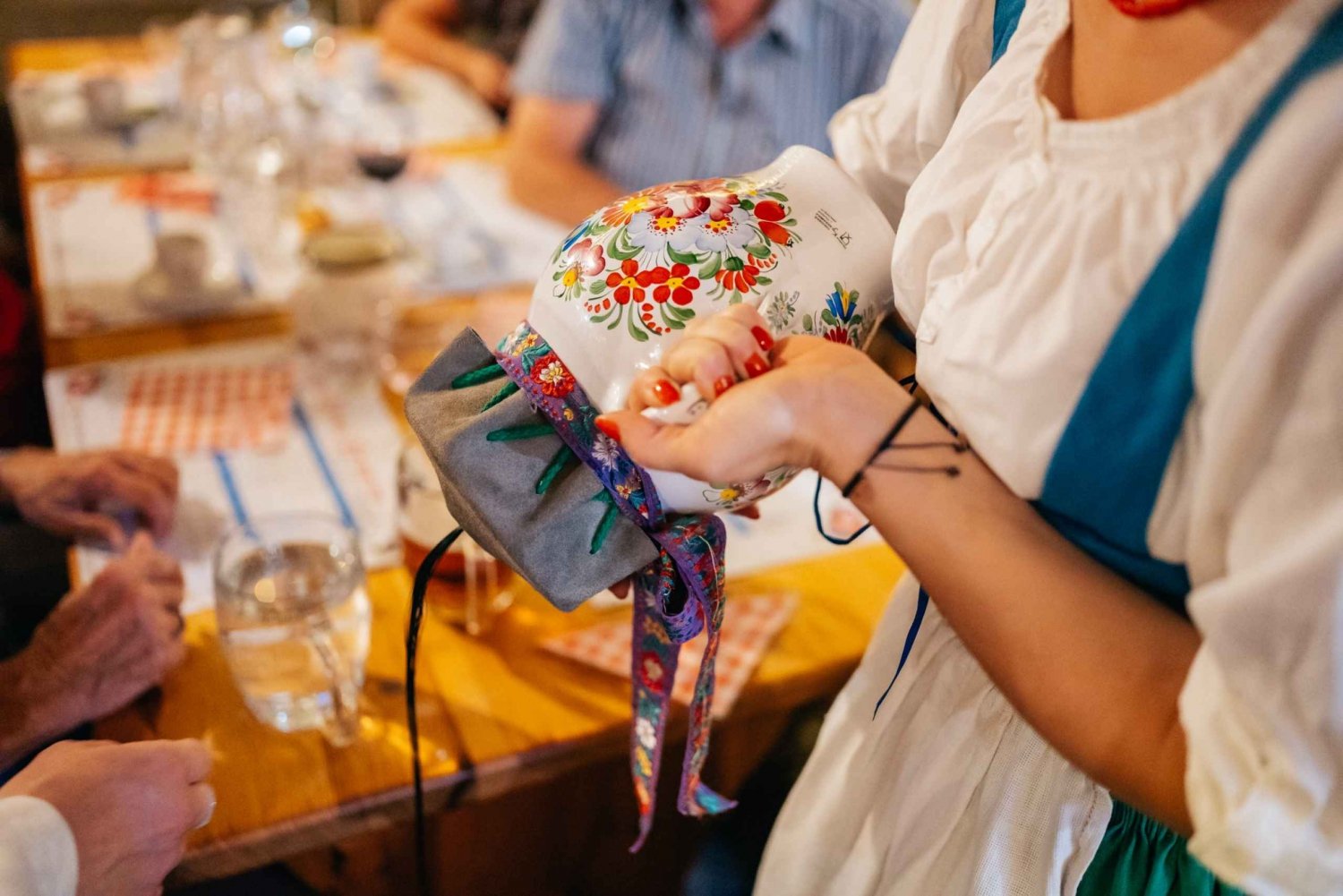 Praga: Cena con espectáculo folclórico y barra libre