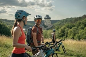 Viagem de 1 dia em E-Bike a partir de Praga: O poderoso Castelo de Karlstejn