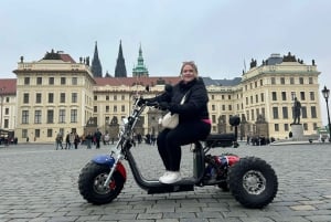 Prag: Geführte Sightseeingtour mit dem Elektro-Dreirad