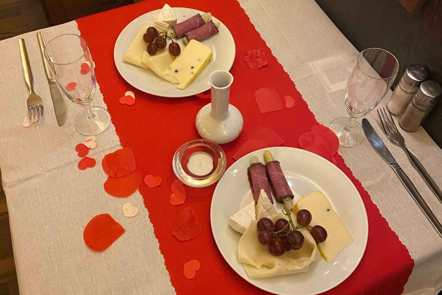 Evening cruise through Prague with 3-course served menu