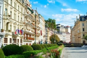 From Prague: Day Trip to Karlovy Vary with Spa House Visit