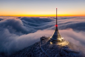Da Praga: tour guidato con le ciaspole con vista sulle montagne