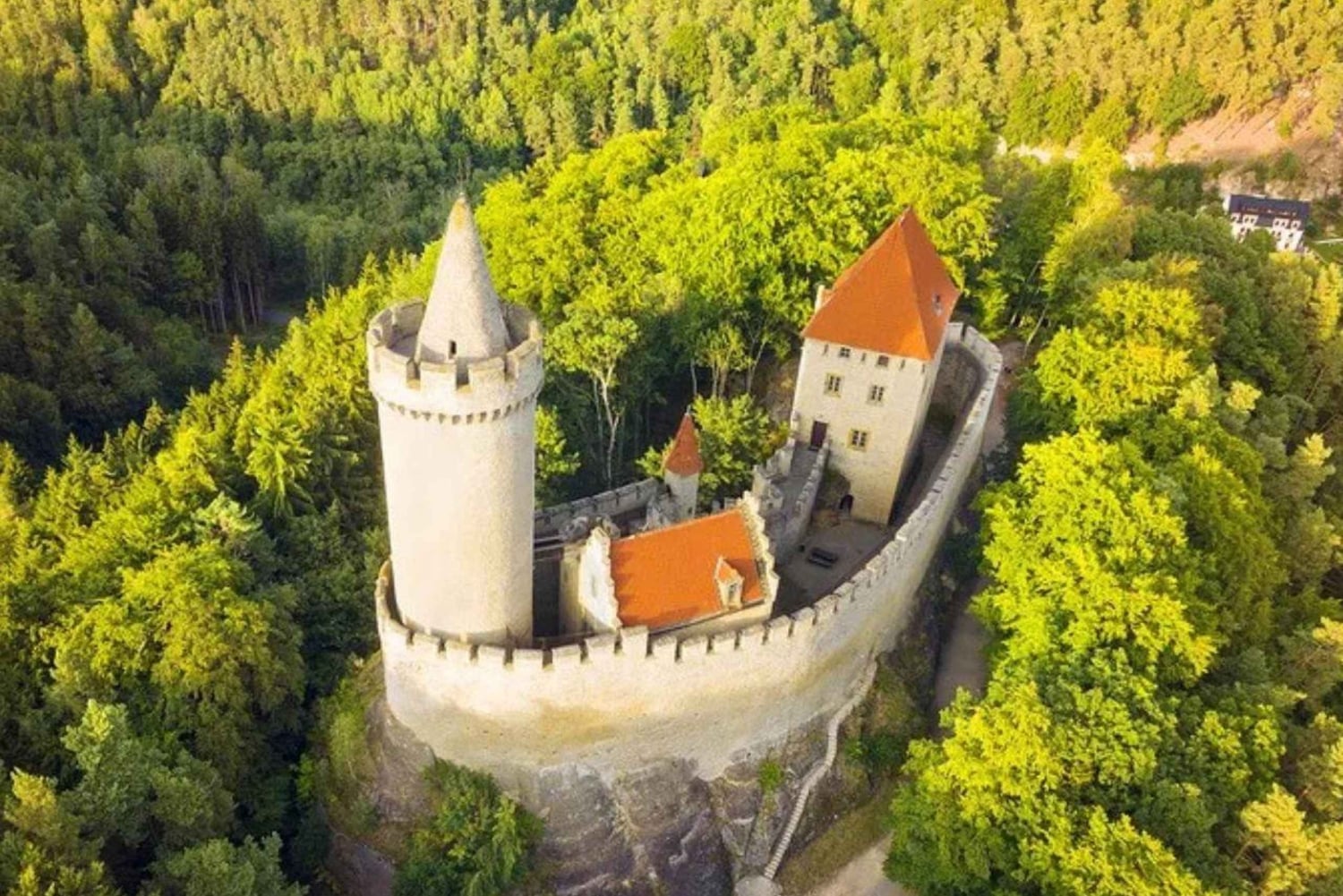 Von Prag aus: Wanderung zu den Schönheiten von Kokořín