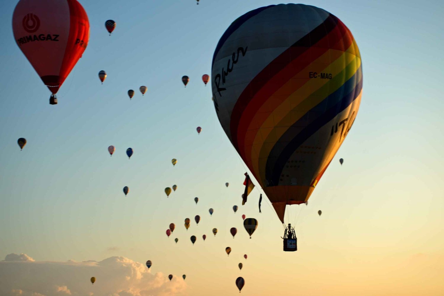From Prague: Hot Air Balloon Ride with Champagne and Snacks