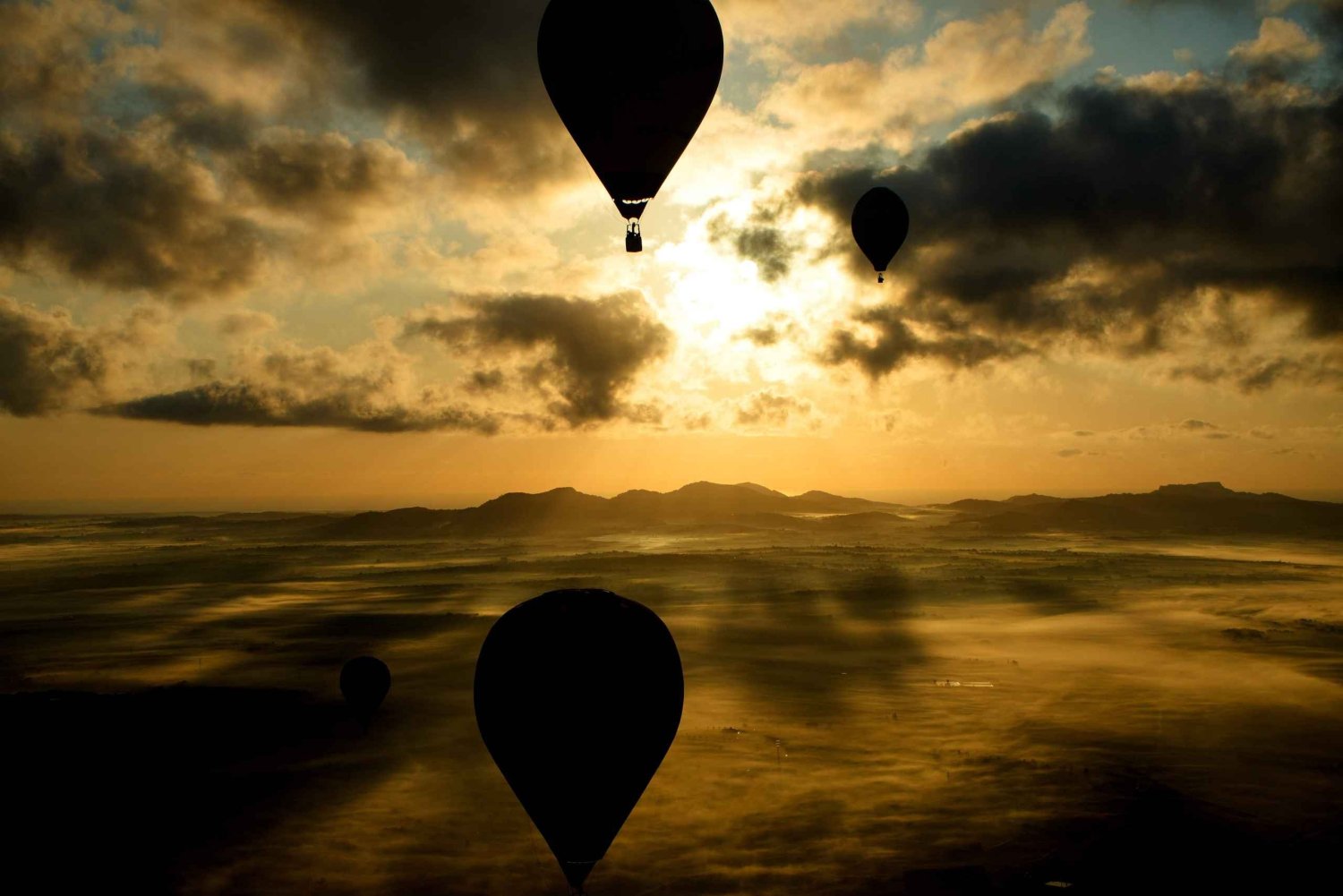 From Prague: Hot Air Balloon Ride with Champagne and Snacks