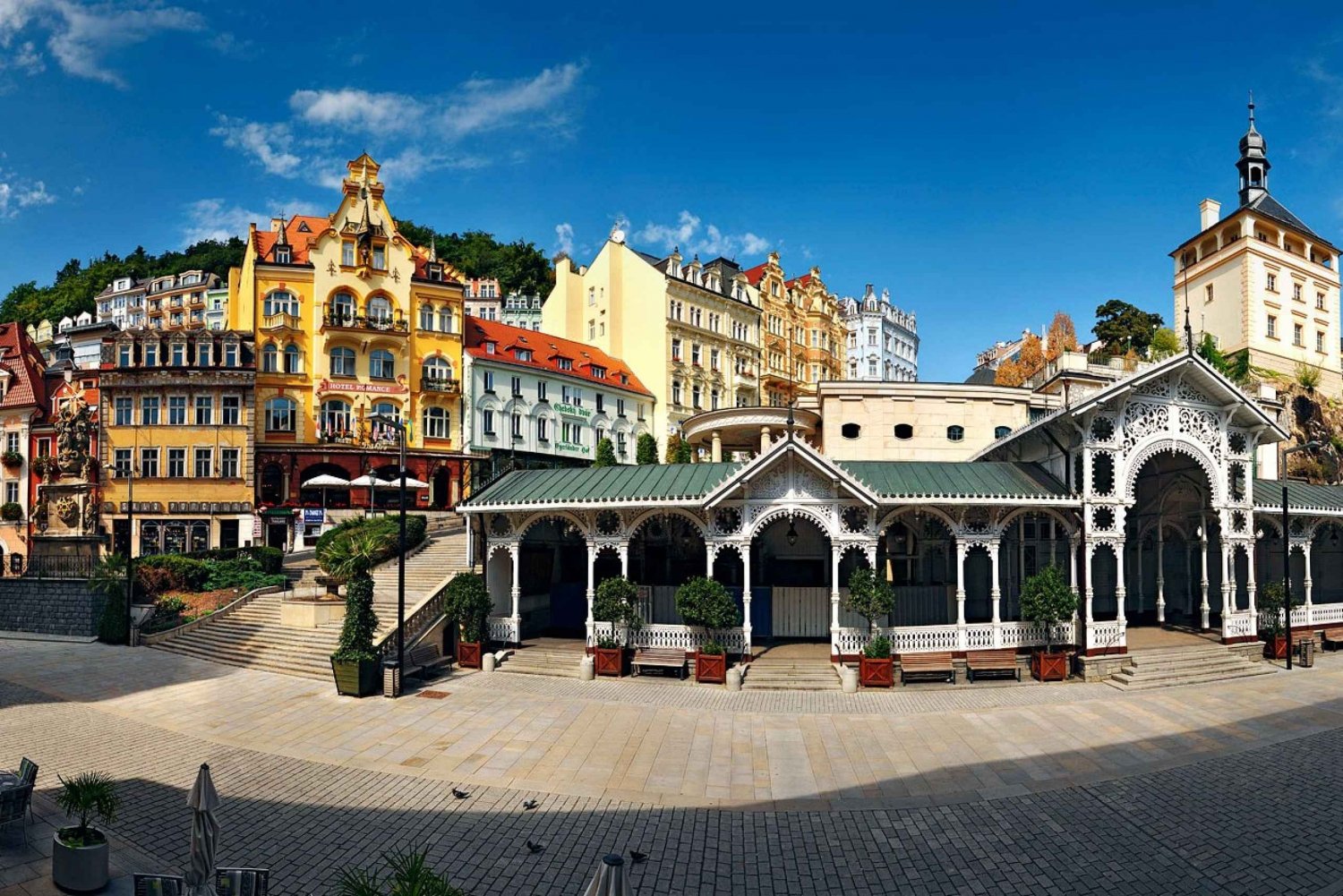 Desde Praga: Visita guiada de un día a Karlovy Vary con almuerzo
