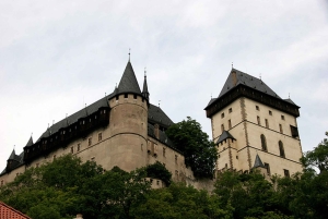 Von Prag: Schloss Karlstein Ticket ohne Anstehen und Tour