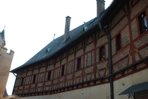 Von Prag: Schloss Karlstein Ticket ohne Anstehen und Tour