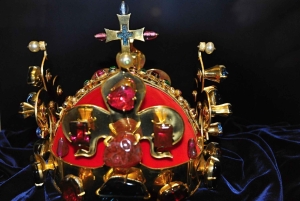 Von Prag: Schloss Karlstein Ticket ohne Anstehen und Tour