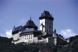 Von Prag: Schloss Karlstein Ticket ohne Anstehen und Tour