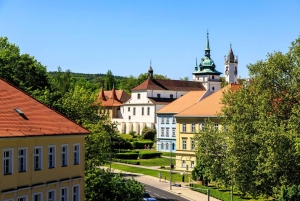 Prahasta termiseen kylpylään ja boutique-viinitilaan