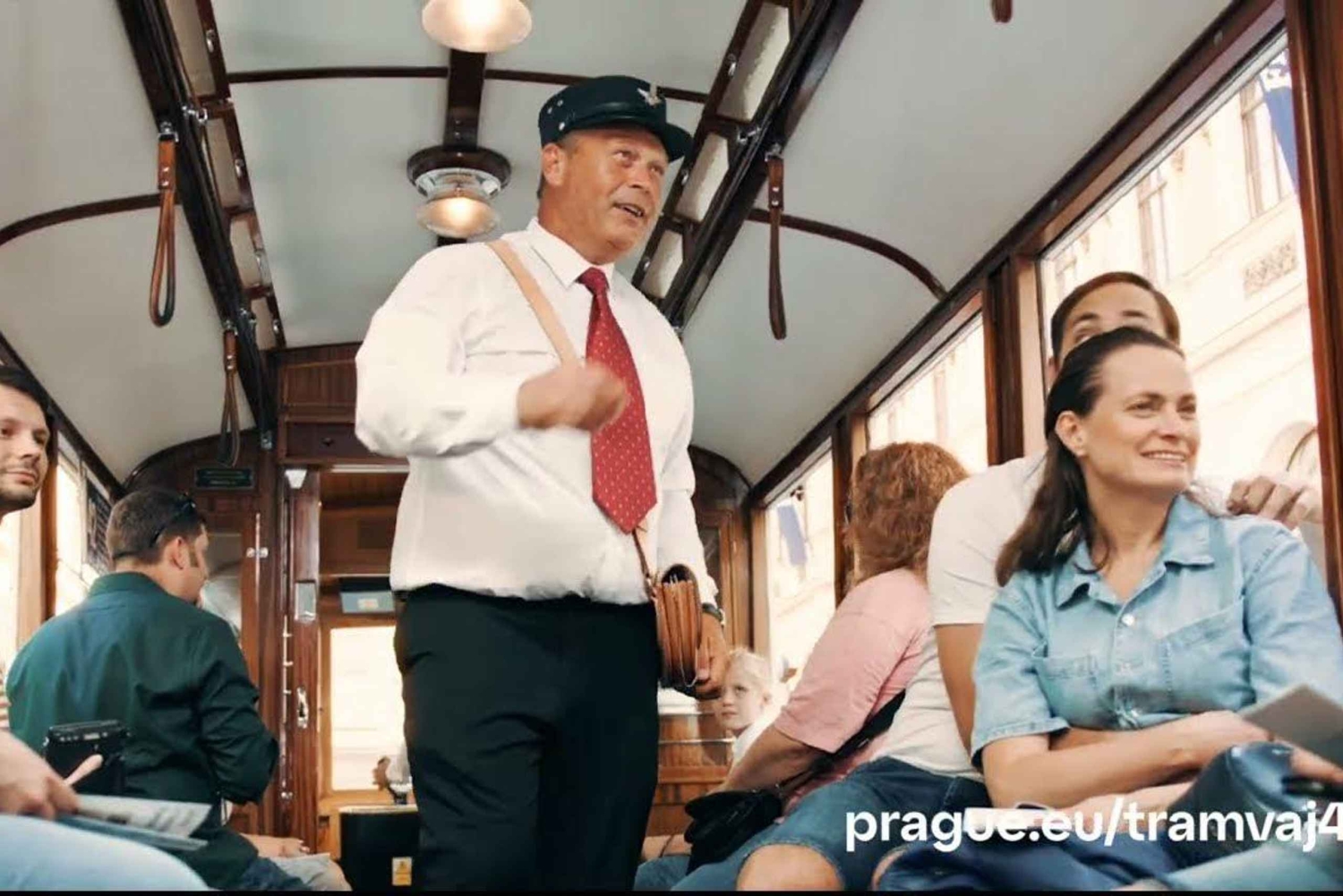 Des rails aux vagues : tramway historique et croisière sur la Vltava