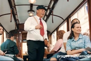 Des rails aux vagues : tramway historique et croisière sur la Vltava