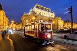 Des rails aux vagues : tramway historique et croisière sur la Vltava