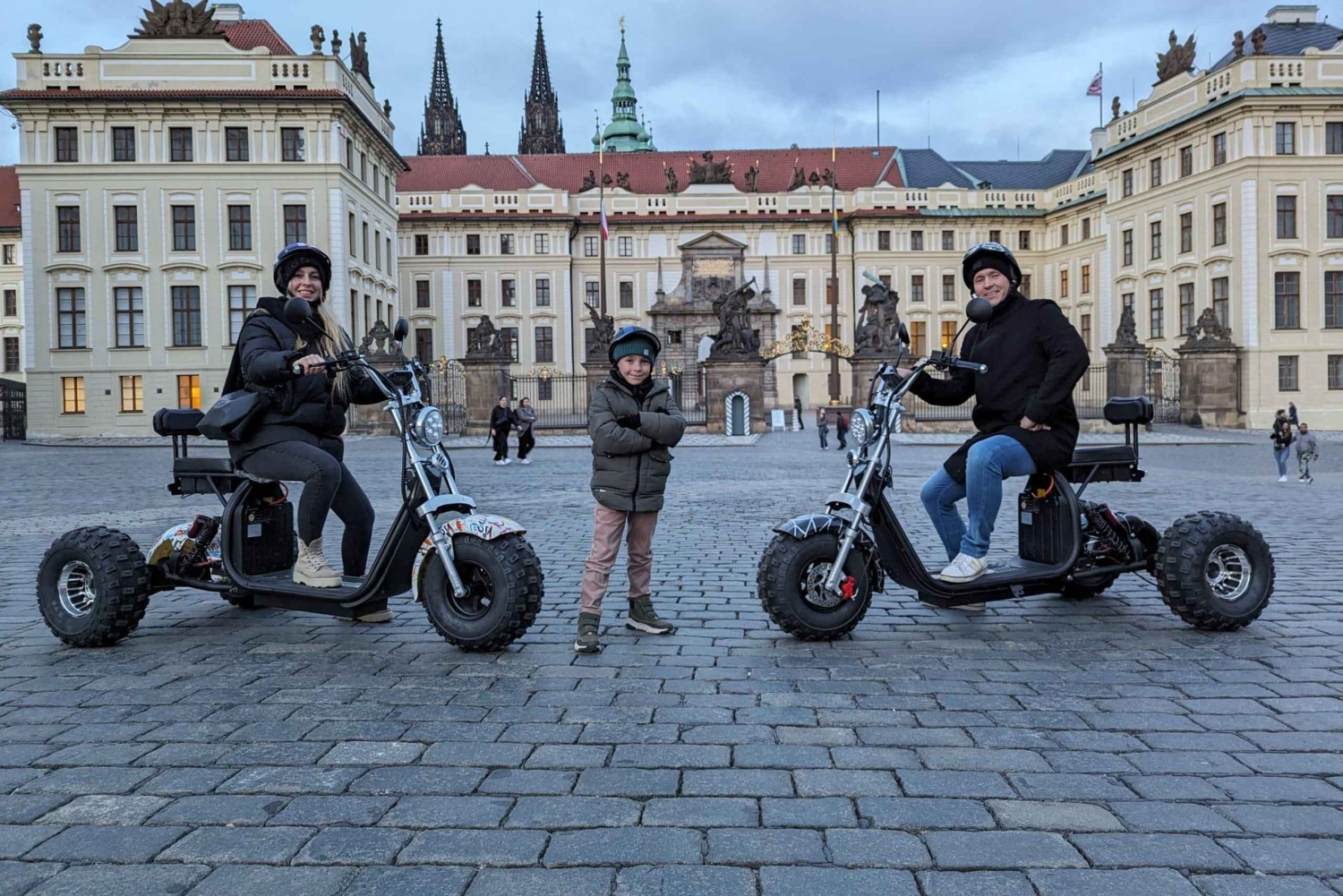 Wielka wycieczka po mieście na elektrycznym trójkołowcu w Pradze - przewodnik na żywo
